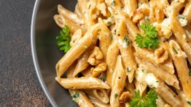 Паста със сирене горгондзола и орехи 