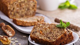 Джинджифилов кекс с глазура и орехи 