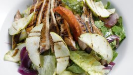 Индийска салата с пиле и авокадо