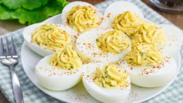 Пълнени яйца с бекон и кашкавал 