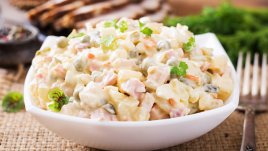 Салата с пиле и ананас