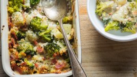 Касерола с шунка, картофи и броколи