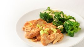 Броколи с масло, бадеми и лимон 