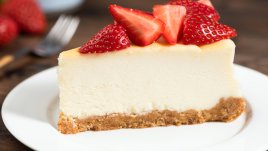Чийзкейк с бял шоколад и ягоди