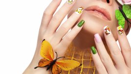 Пърхащи маникюри с пеперуди и цветя (галерия)