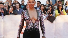 Как Хали Бери успява да изглежда на 31 години, а е на 51