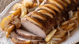 Свински котлети с лук и ябълка 