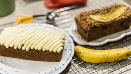 Бананов сладкиш с глазура от крема сирене 