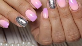 Маникюри в бебешко розово