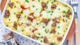 Касерола с наденица, гъби и моцарела