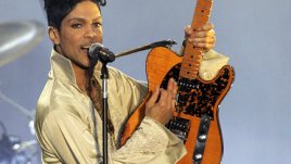 Почина певецът Принс