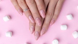 Маникюри в нежно розово