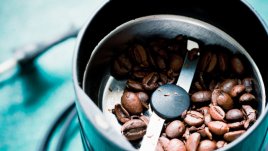 Да изчистиш кафемелачката за 60 секунди!