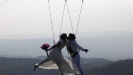 Странни сватбени обичаи по света