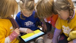 Какво означава щастливо детство?