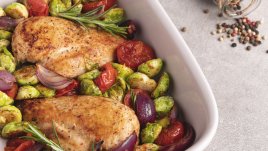 Пилешки гърди с брюкселско зеле
