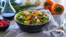 Свежа салата с нар, спанак и портокал