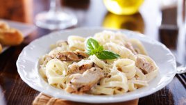 Пиле "Милано" с фетучини 