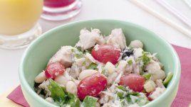 Салата „Тон“ с краставички и червен боб