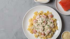 Паста с пушена сьомга и сметана