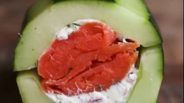 Сандвич от пълнена краставица