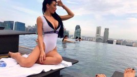 Катрин Вачева празнува рожден ден в Сингапур