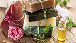 Домашни сапуни с билки, цветя и етерични масла