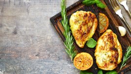 Пилешки гърди с подправки и балсамов оцет 