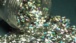 Красив маникюр с много брокати (галерия)