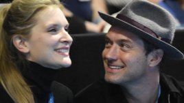 Джъд Лоу се ожени тайно в Лондон