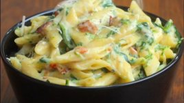 Паста с бекон и спанак