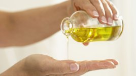 3 масла за перфектна грижа за ноктите