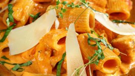 Паста с вкусен сос без месо