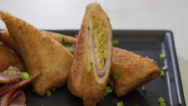 Бърза вечеря: пълнени хлебчета с шунка и яйца