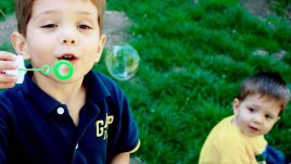 15 неща, които само по-малките братя и сестри знаят