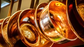 Защо е важно водата да се съхранява в медни съдове?