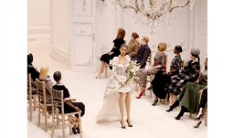 Кукленото ревю на Moschino за пролет/лято 2021