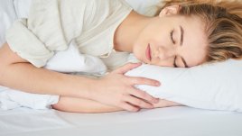 3 пози за сън при безсъние