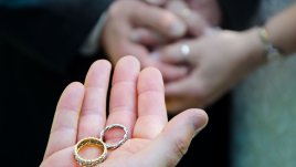 Да искат ли мъжете позволение за брак от бащата на любимата?