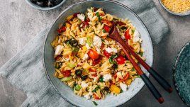 Гръцка салата с паста орзо