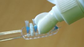 Избелваща паста за зъби с водка и лимон