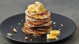 Безглутенови палачинки с банани и стафиди