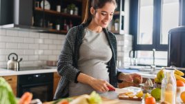 Как да си набавите желязо през бременността?