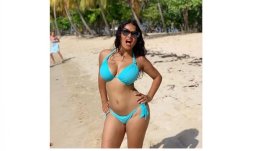 Салма Хайек на 53 - женственост и красота