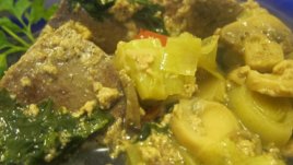 Свински дроб с гъби и магданоз