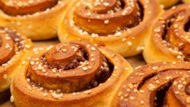 Коледни канелени рула