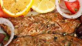 Апетитна скумрия с чили и чесън 