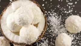 Топчета с кокос и шамфъстък