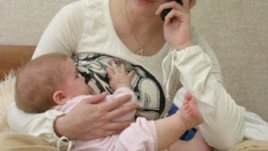 30 майки кърмят бебетата си във флашмоб