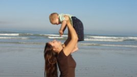 Видинчанка кърми детето си 4 години